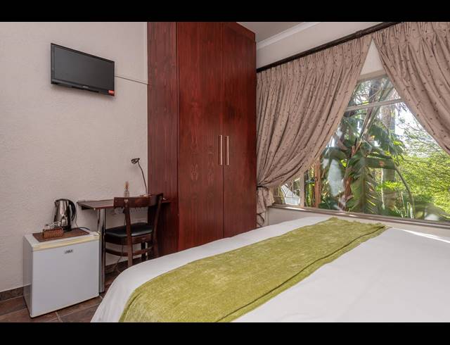 13 BEDROOM FREEHOLD FOR SALE IN ROODEKRANS